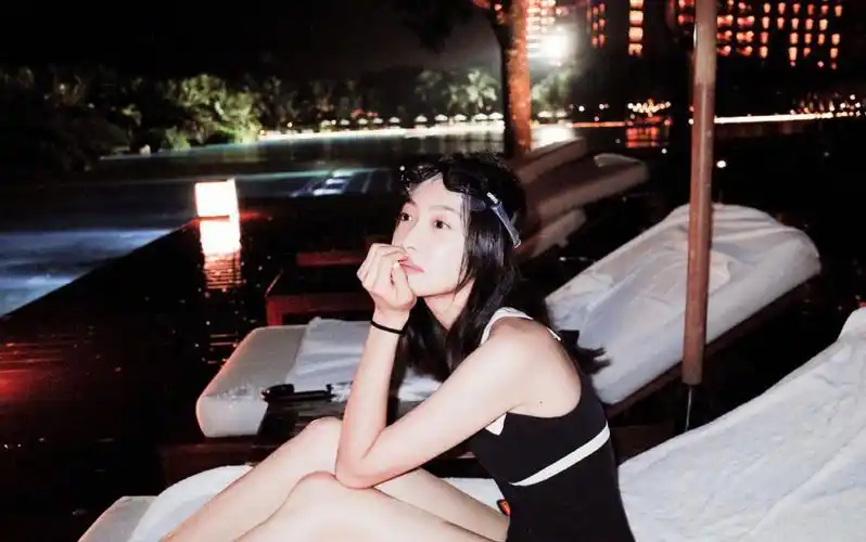 宋茜连体泳衣性感撩人写真图片24