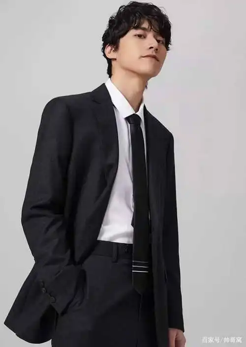 时尚精致的品味掌控,西装革履,努力做一个正装控