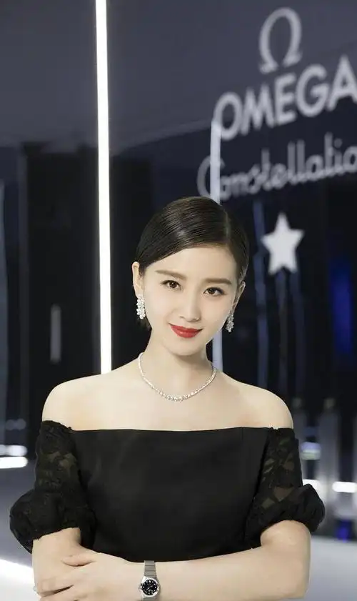 刘诗诗:大方得体,童话般的时尚女神