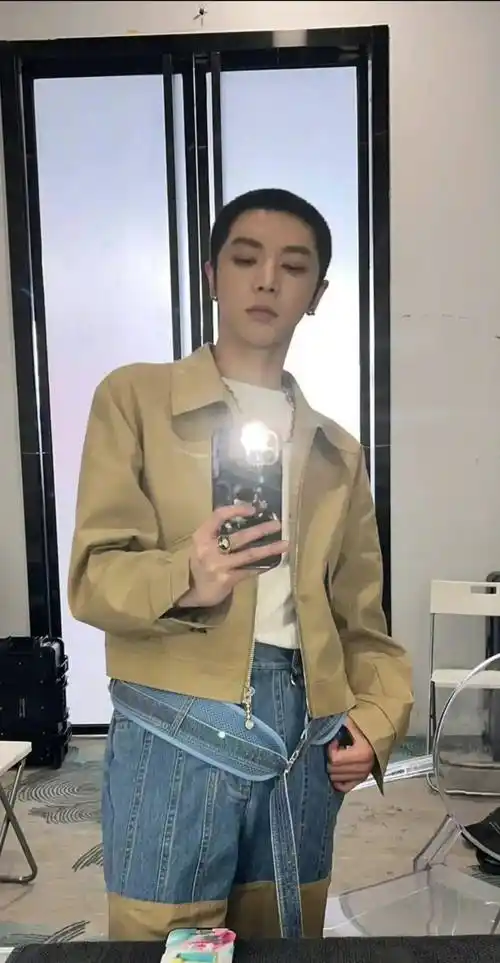 华晨宇公开寸头自拍照,他的底气从何而来_短发_生活_发型