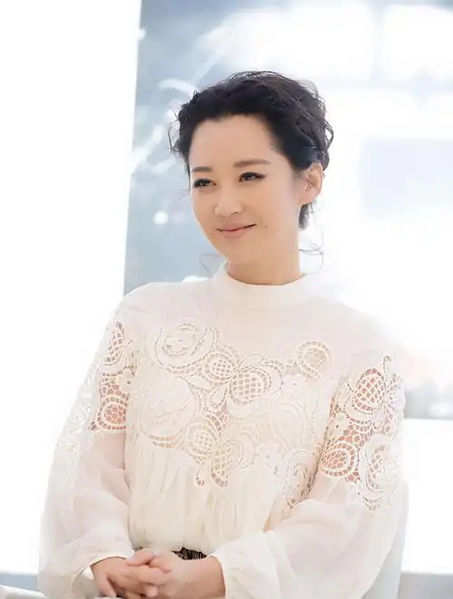 "未婚尤物"许晴:与华晨宇传绯闻,52岁魅力不减当年5