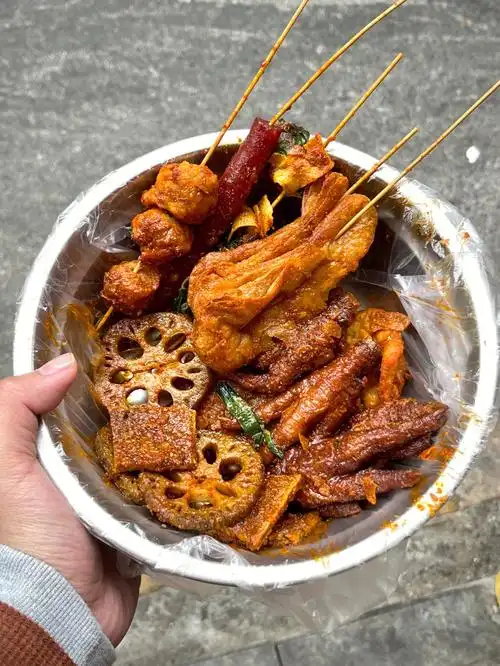 23年的街边油炸店食物都用碗装60也太香啦