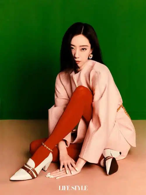 张小斐精品购物指南封面大片公主切造型诠释摩登风潮