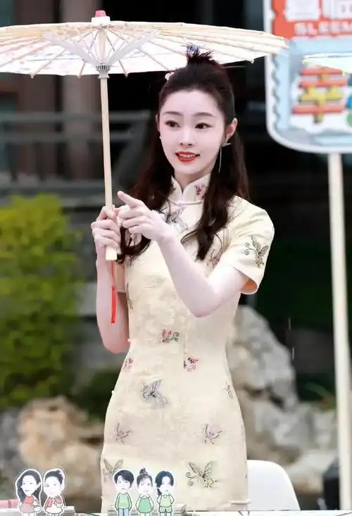 宋轶最新活动美照一袭修身旗袍穿搭优雅甜美气质绝佳