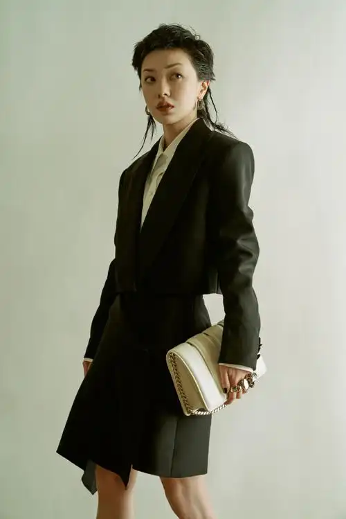 瑞丽伊人风尚##郭采洁甜酷风造型