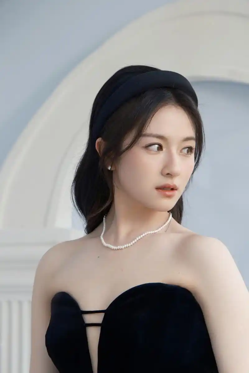 李兰迪清纯甜美,气质优雅,满满少女感好养眼!