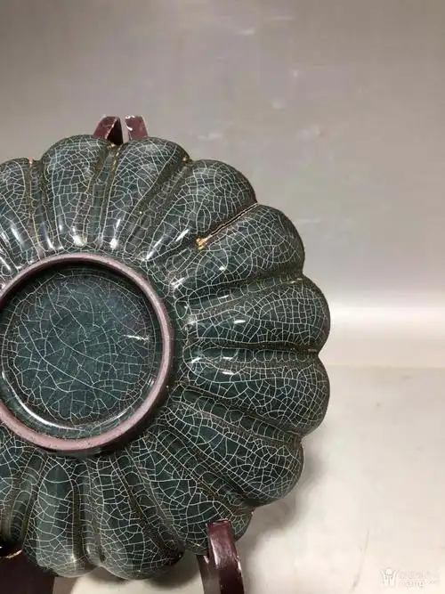 s代溪口官窑开片花边盘