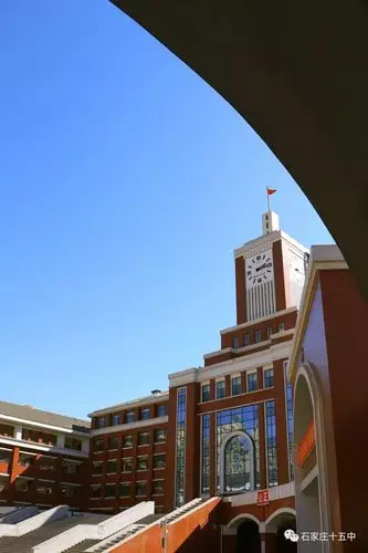 景色石家庄十五中一抹哈佛红