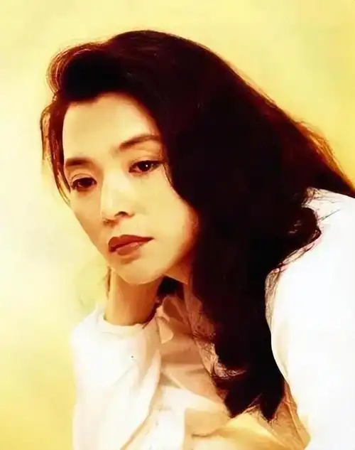 回顾周润发:为陈玉莲自杀与陈荟莲厮守37年,前妻与孩子成遗憾