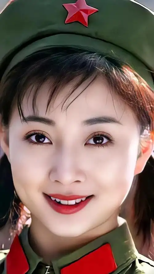 穿军装的女明星