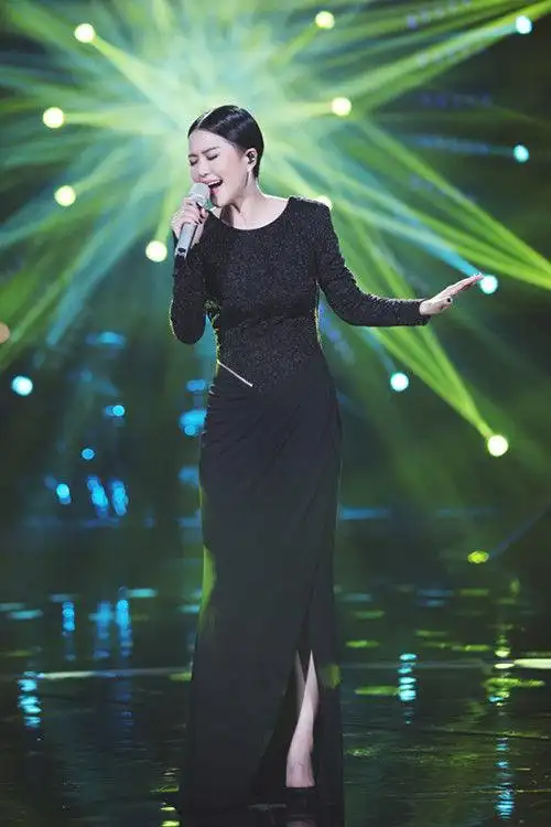 我翻开了歌背后的故事,不禁潸然泪下