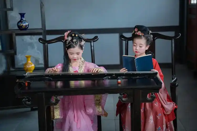 古装拍摄 #汉服小仙女 #拍摄现场你比我想像中的还要坚强! - 抖音