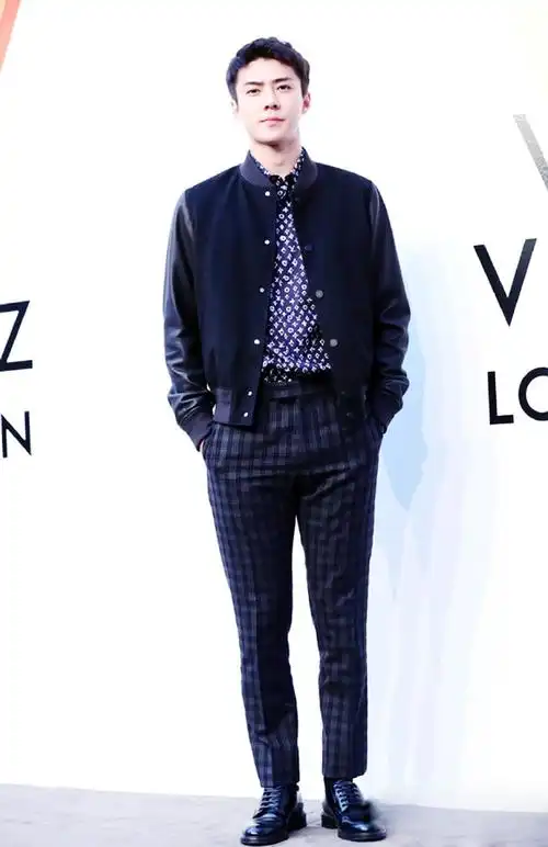 吴世勋# 吴总驾到!全身图最优越 . 来自sehuniiiiiiii - 微博