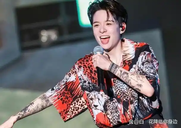 说起amber刘逸云,大家都不陌生.韩国女团fx的成员,rap说唱担当.