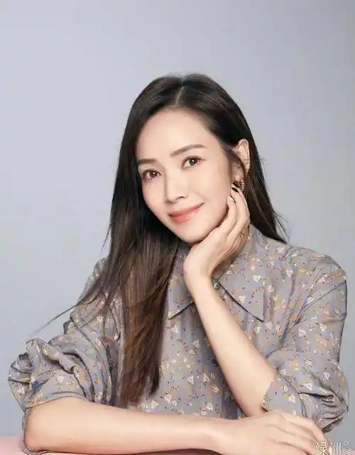 最牛前任侯佩岑:43岁成了无数人的意难平,她到底做了什么?