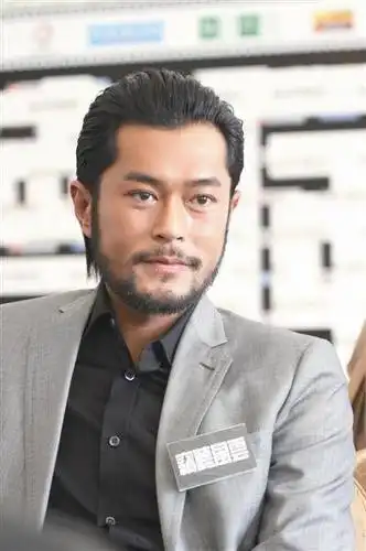 《窃听风云》开机 古天乐"络腮胡"造型亮相(图)_娱乐_凤凰网