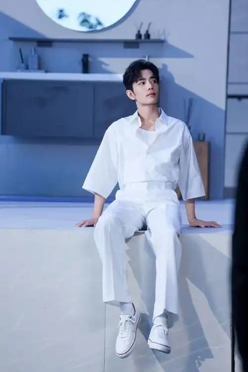 看这美貌,看这完美身材,老公就是这种感觉  #肖战##肖战工作室周末放