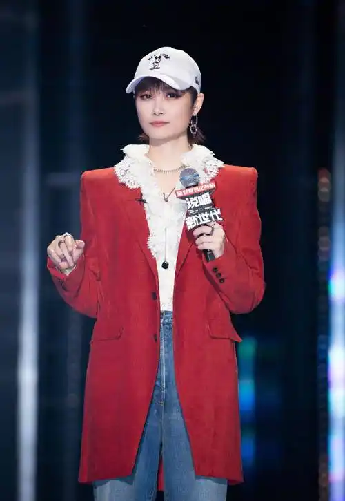 36岁李宇春"假小子"形象全无,满满女人味,变化大到认不出_造型_风格