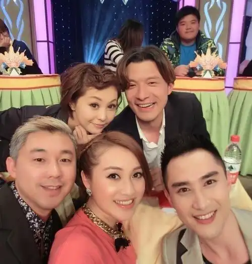 节目《今天谁买单》,在节目中,谢晖遭遇知名女主播朱赤丹的现场表白