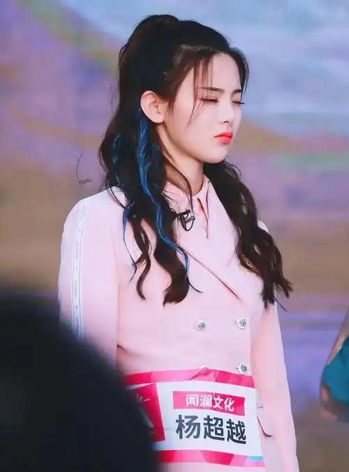 回顾杨超越从打工妹变成明星年入千万的她没你想的那么简单