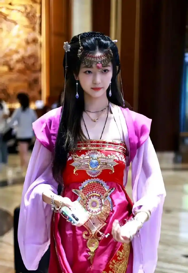 孙千cos紫萱,气质好绝,清冷感十足#你心中的古装女神# #娱乐明星