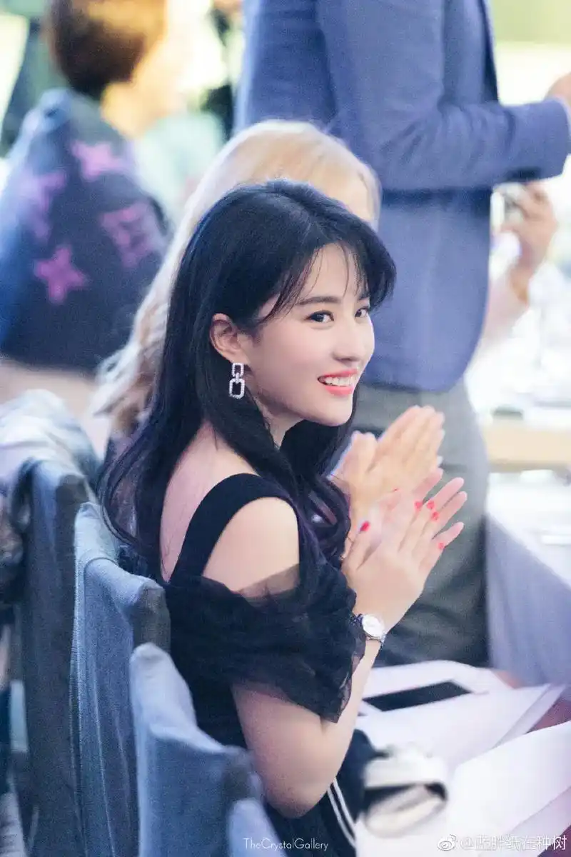 茜茜有刘海也好米.#刘亦菲 - 抖音