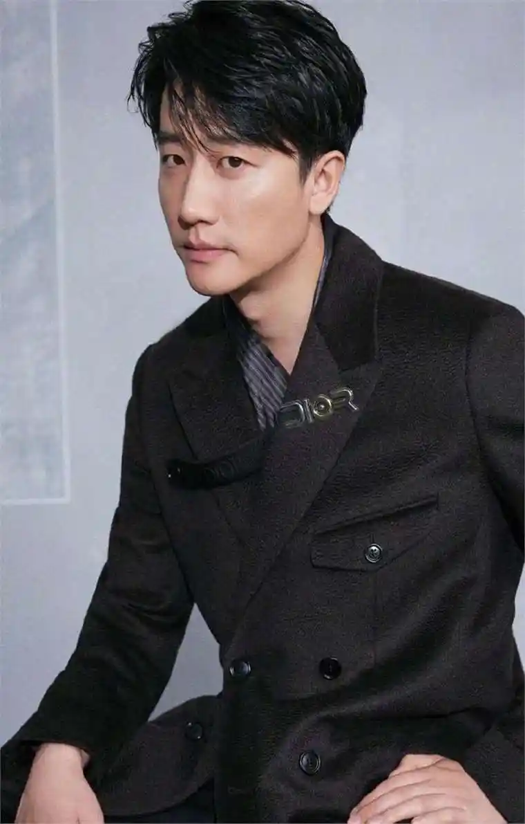 黄轩年轻时也太帅了吧,看到他的笑容,理解了男生看甜妹的感觉