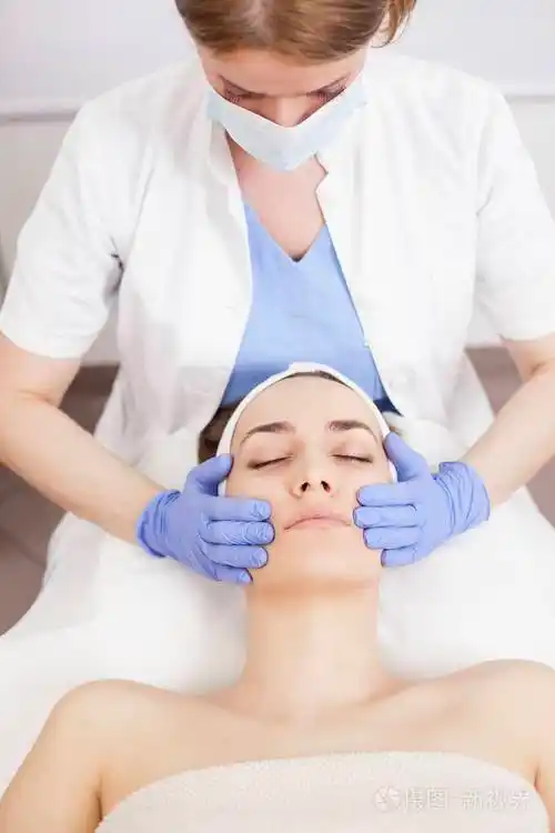 脸部皮肤按摩