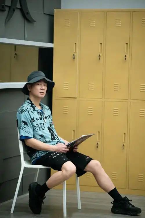 陈小春魅力不减当年,造型青春潮流范十足,这状态不输年轻人