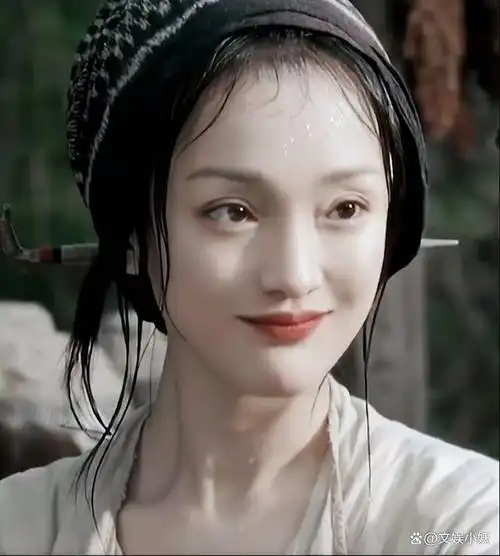 26日,一则#周迅35比我25还年轻#的话题刷爆了网络.