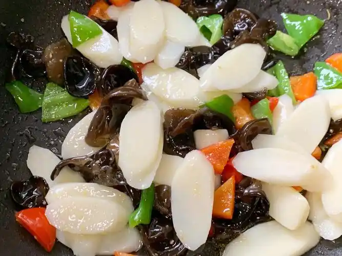 超级简单的家庭小炒山药炒木耳黑白配味道好营养高