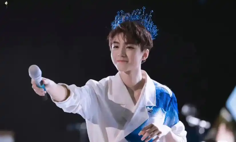 王俊凯!蓝色皇冠