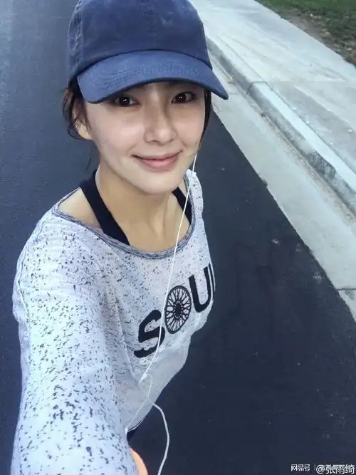 张雨绮娱乐圈的长腿健身女神生完龙凤胎身材照样火辣