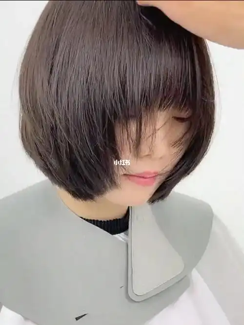 女生波波头发型教程