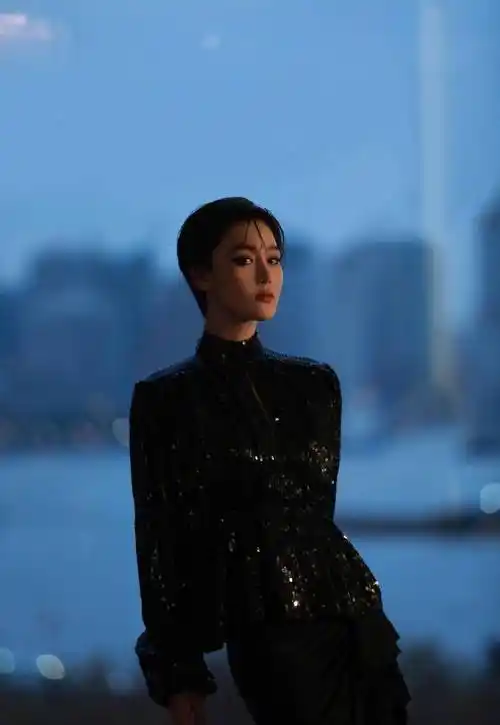 《完美关系》张馨予:敬业的她,哪个发型好看_头发_平台_漂亮