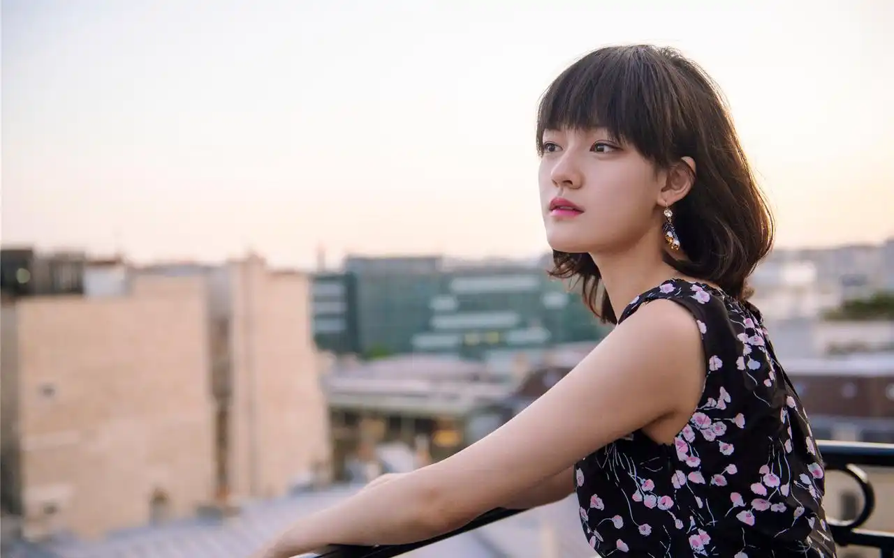 文淇印花裙唯美高清桌面壁纸