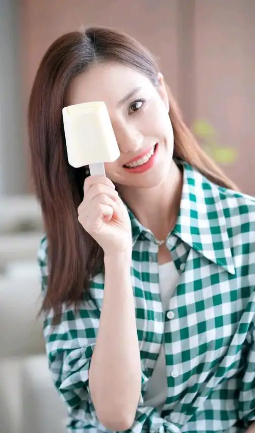 不仅可以接受虎牙,更是有些羡慕这样有虎牙的人