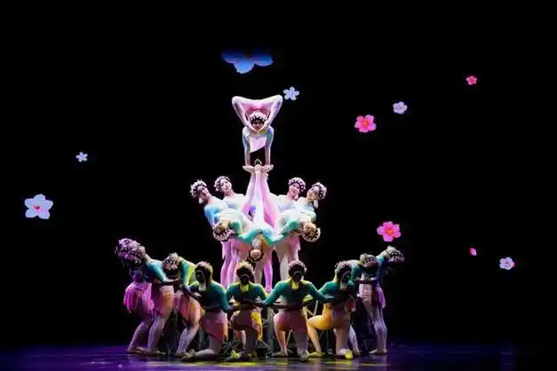 红棉舞台超燃巨献!67大型杂技秀《追梦人》扬奋进力量!