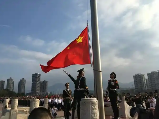 【献礼70年】升国旗 唱国歌 看阅兵式 ——玉溪市检察院开展庆祝新