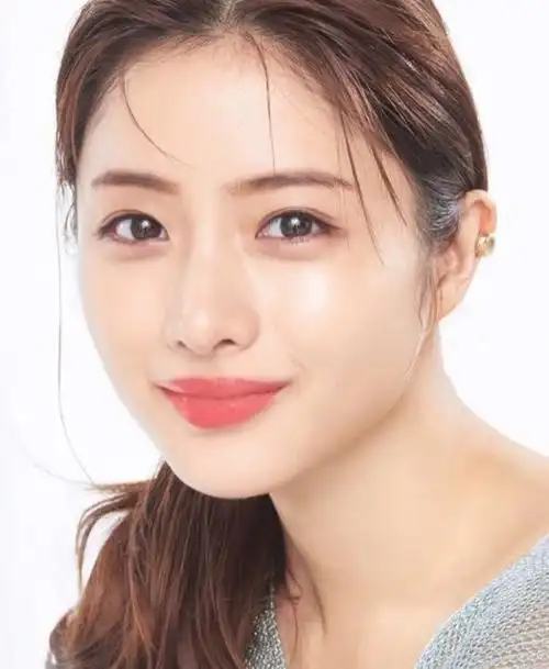 「国民女神」石原里美顶「蜜光脸蛋」登封面～超显嫩的妆容技巧,竟然