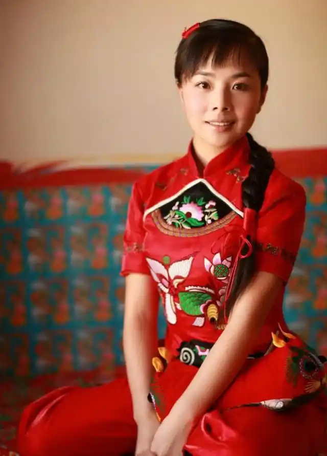 原创民谣歌手王二妮晒当妈日常重心已转向养育孩子抱怨没权利睡觉