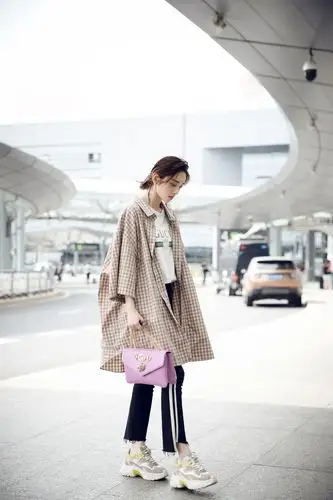 美女写真,明星壁纸,唐艺昕,气质,美女,演员,明星唐艺昕机场私服照