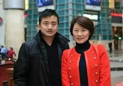 赵海燕的老公是闫光明,他可是赵本山徒弟里唯一一个从小就学二人转的.