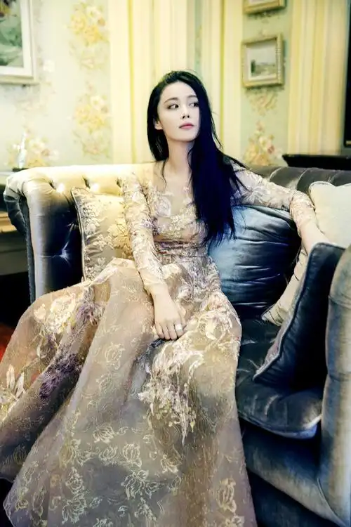 张馨予蕾丝长裙礼服性感高清图片