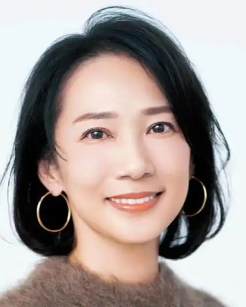 女人过40岁,尽量避开这4种"大妈发型",再怎么留也"老土丑"