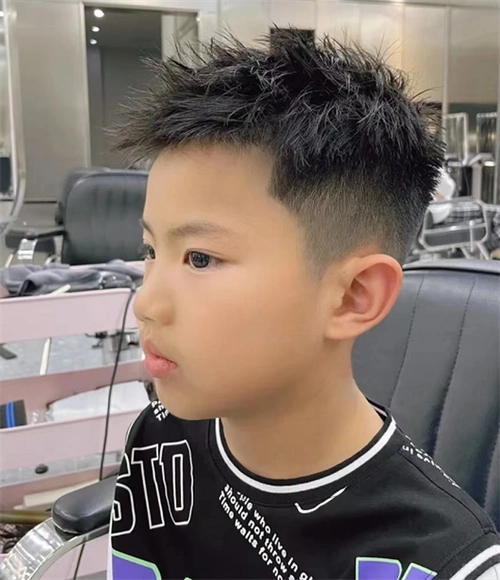 2-8岁小男孩发型 铲青 雕刻时尚吸睛_儿童发型 - 美发站