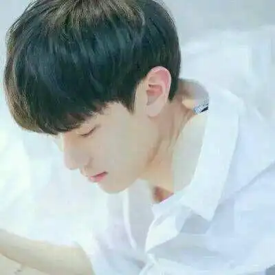 白衬衣小清新男生头像_阳光和白衬衣还有帅气的你