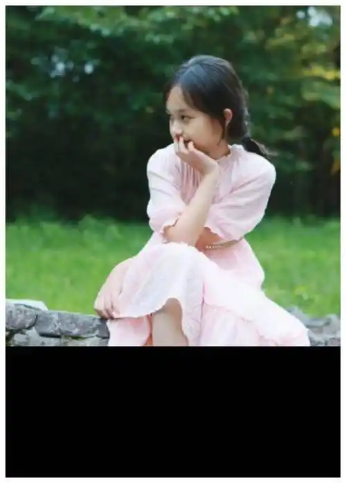 如今10岁就穿炫腹装,服了这勇气_刘楚恬_风格_背心