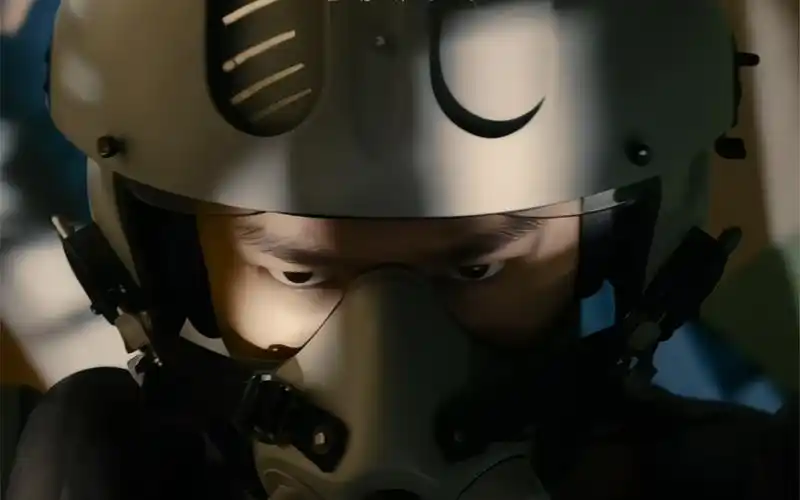 【王一博 | 长空之王】"我们一定会把最好的隐身战机飞出来的.