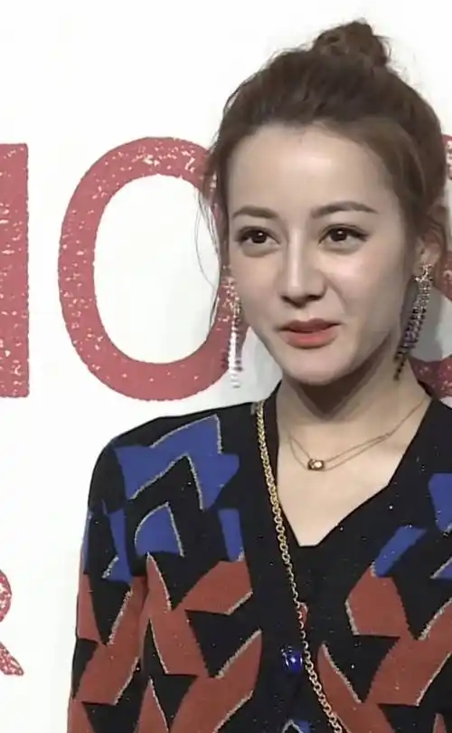 路人镜头下才是最强卸妆水,看到迪丽热巴,27岁皮肤太真实_美颜_自然